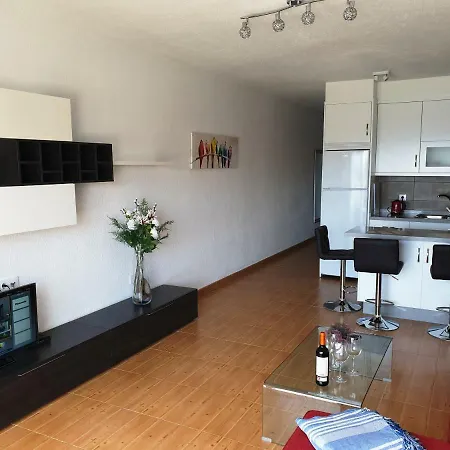 100 Meters From The Ocean * Callao Salvaje