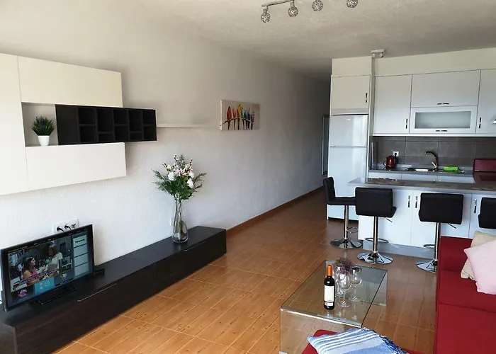 100 Meters From The Ocean * קיאו סלבאחה